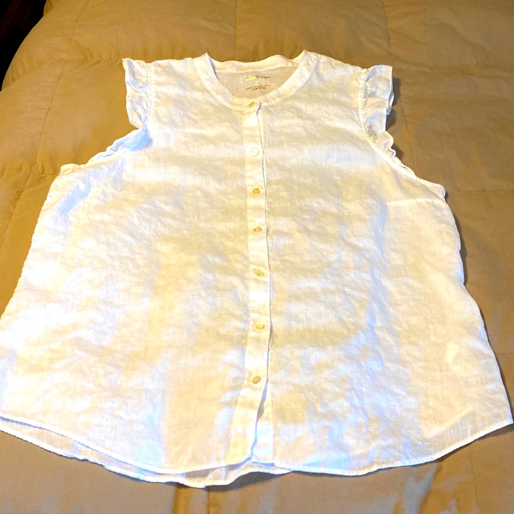 Lilly Pulitzer linen button up top 🌹